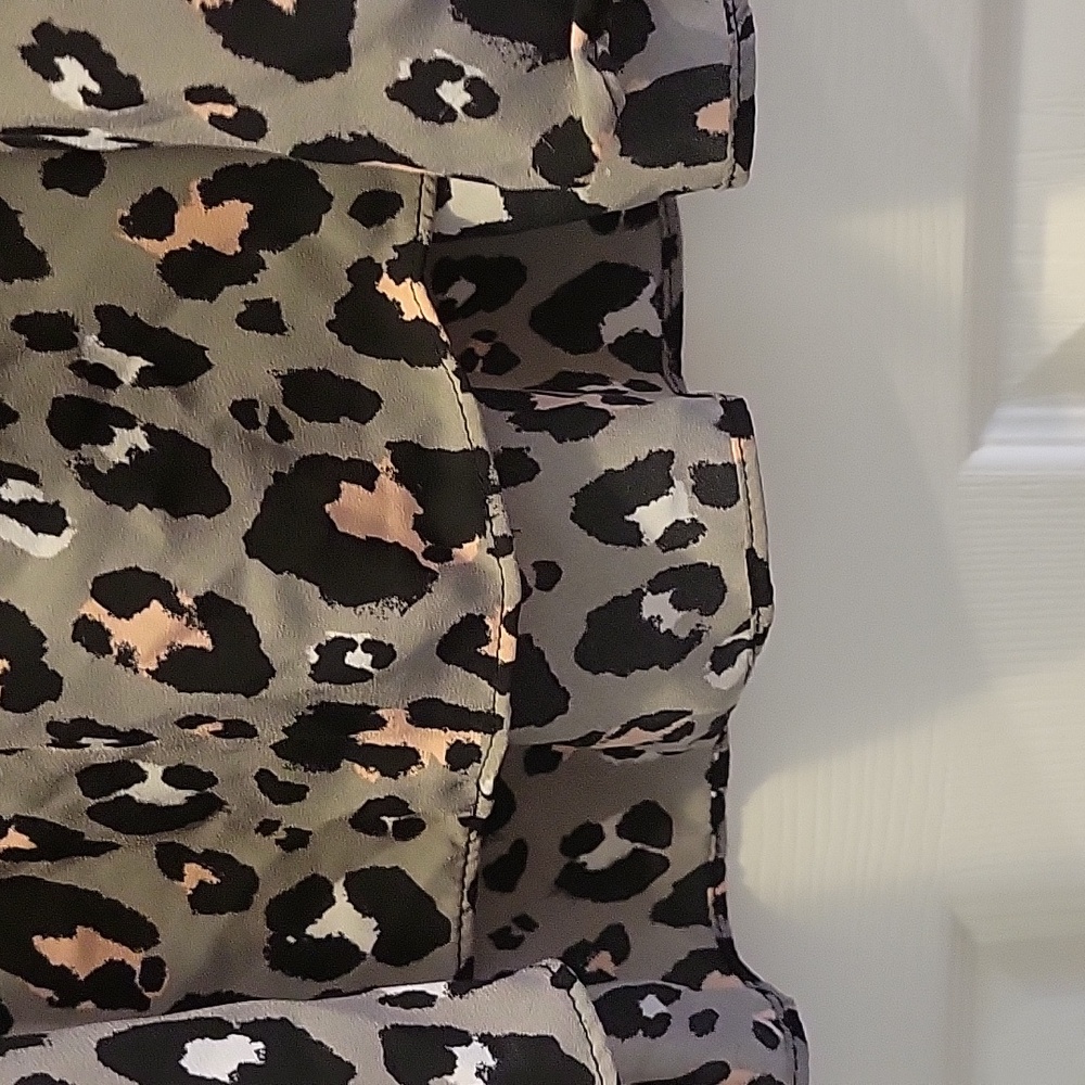 Torrid Size 1 Women's Leopard Print Wrap Top - Picture 5 of 9